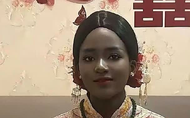 中国男子娶来外国妻子“黑貂蝉”火了！这女娃除了皮肤黑了一些，真的五官非常精致，鼻