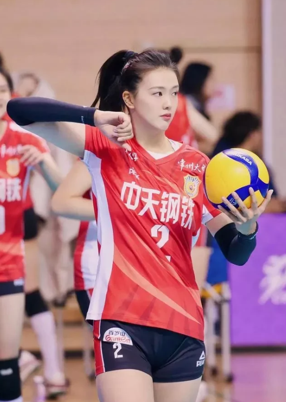 中国女排称得上“老当益壮”的7位球员：

1.第一位：张常宁，29岁

2.第二