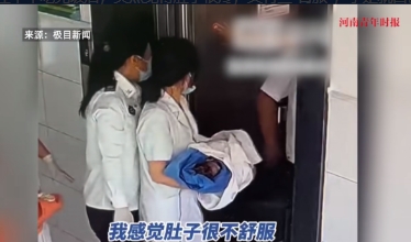 “离了个大谱！”6月16日，湖北鄂州，一女子因为中午吃完饭胃胀不舒服，骑着电动车