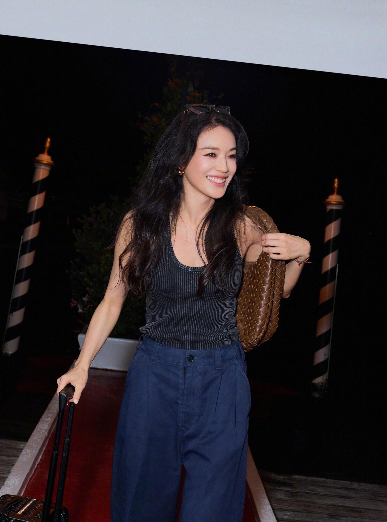 舒淇啥时候能出个保养心得啊？
她怎么能美成这样？每次看到舒淇就感觉时间停止流逝了