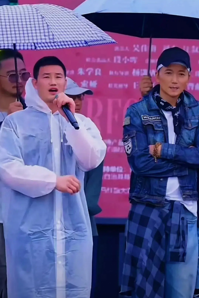 现在最烦嘎子的

估计就是邹兆龙了

邹兆龙58岁了，这次因为嘎子的事情，之前拍