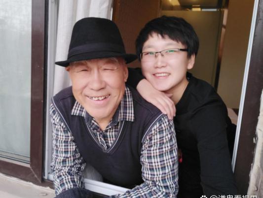 山东24岁女子不顾父母反对，执意嫁给比自己大50岁的老中医，婚后想尽办法生下一个
