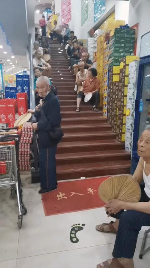 想请的人请不来，不想请的全屋都是，这谁受得了？
