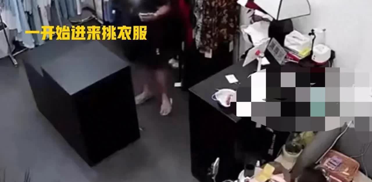 男子监控下躺地钻服装店女子胯下 当事人：对方通过直播间找来