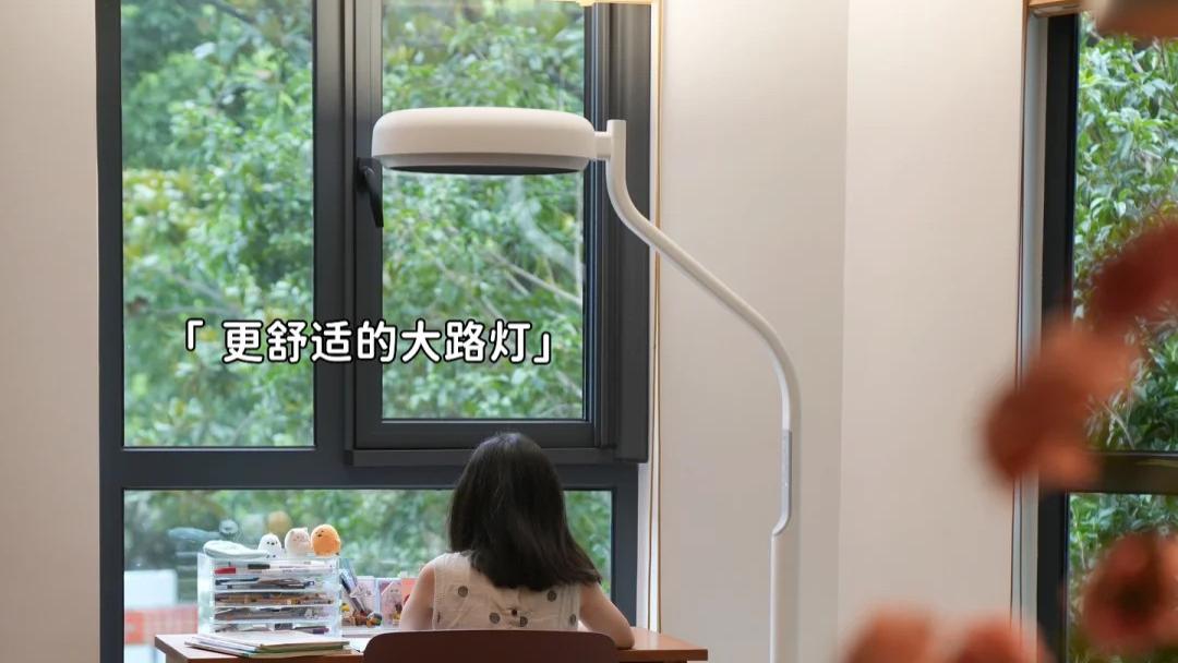 孩子画画时光线不均匀，影响创作和视力？家长要不要考虑大路灯？大路灯怎么选才科学？