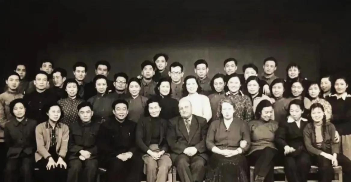 1955年，中央戏剧学院干部训练班，朱子铮、吕复、丹尼、库里涅夫，孙维世、于蓝、