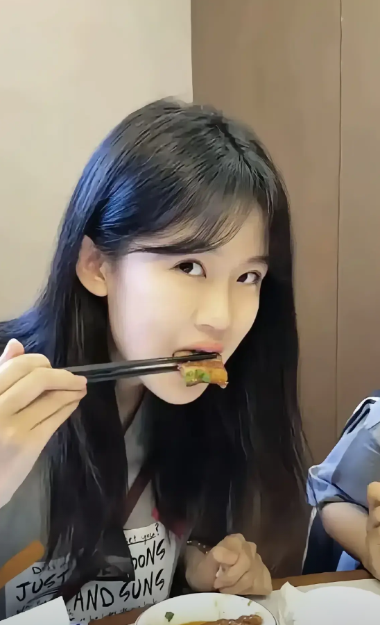 连吴京都劝女孩子不要进娱乐圈，为啥那么多星二代都还要进来呢？

前有黄磊女儿，后