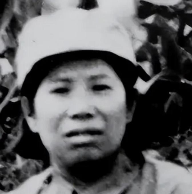 1939年，被捕入狱的女战士在给鬼子洗衣服时，发现了丈夫的衣服，她瞬间明白原来自