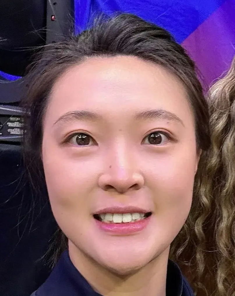 刚听说17年前，2008年，女排亚青赛的半决赛，惠若琪参加了那支青年女排，就曾2