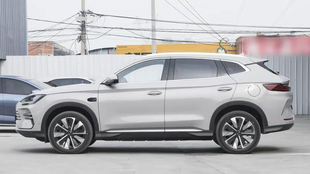 奇瑞掀桌子了，361马力续航2000km，油耗32L，风云T8仅999万起