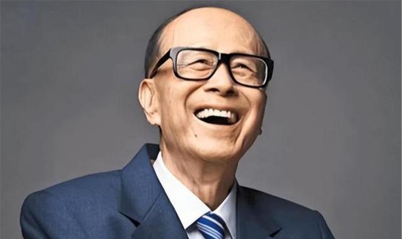 巴拿马运河争夺战进决战，中方出手将军，李嘉诚在爱国卖国间挣扎
7 月 27 号，