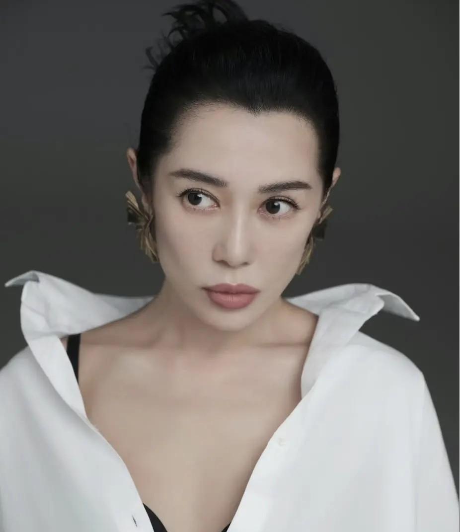 2007年，《图雅的婚事》获柏林金熊奖，导演王全安台上拥吻余男，2人恋情曝光。然