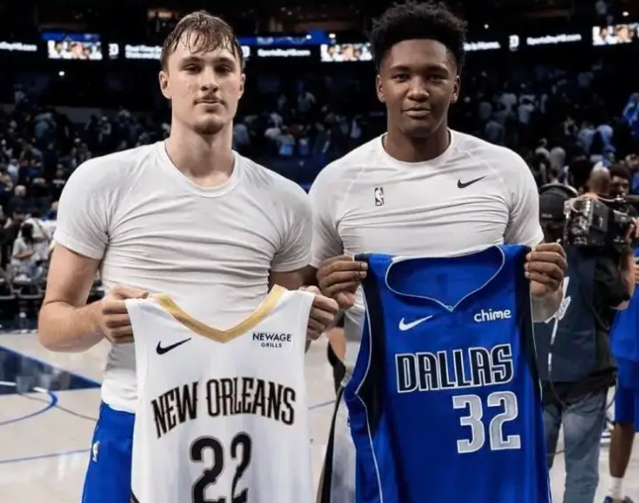 NBA杯小组赛，独行侠118-115击败鹈鹕。
赛后独行侠球员库珀-弗拉格接受了