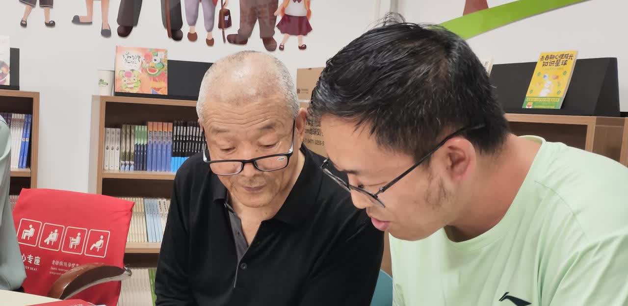 亲自体验一下“书香长治”的味道。

原来长治的老年人这么爱学习，我以前就没有