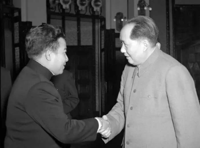 西哈努克说：毛主席的著作比马克思和列宁的著作更有用