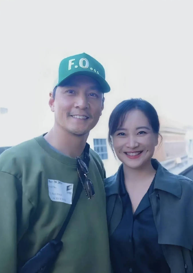 一张是吴彦祖发的，一张是贾玲助理发的，这差距…… ​​​