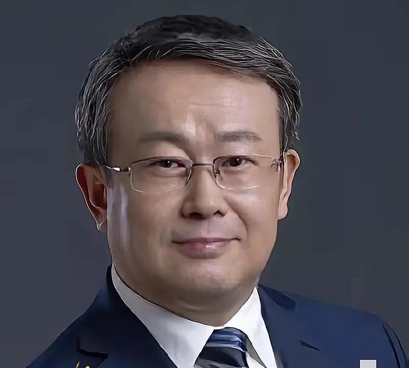 项立刚一个提问惊醒梦中人。
他问：女生盯着男生隐私部位
拍了一个多小时，最后挨处