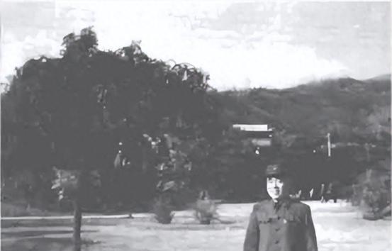 他被说旧军队出身，有人说：此人不能重用！张宗逊站出来：他不是
“1943年10月