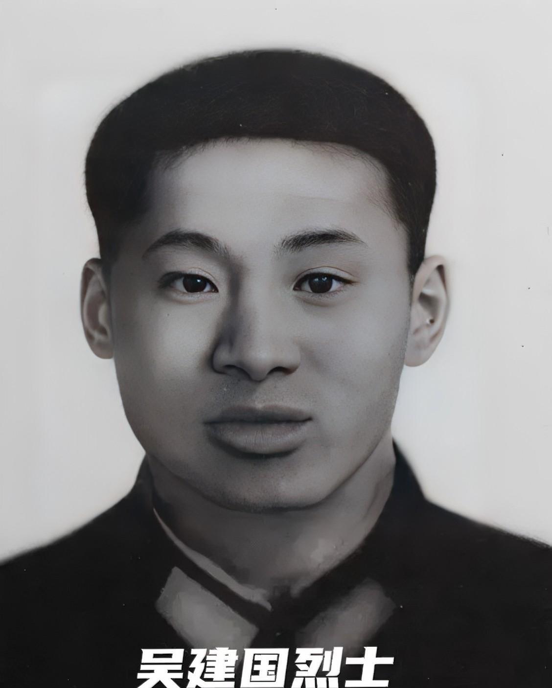 在战斗中他身中8弹伤重昏迷，醒来时发现一名越军军官正要收缴他的冲锋枪，他突然一跃