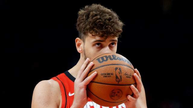 33分10板10助攻！火箭2换1交易被效仿，鹈鹕捡漏年轻版约基奇