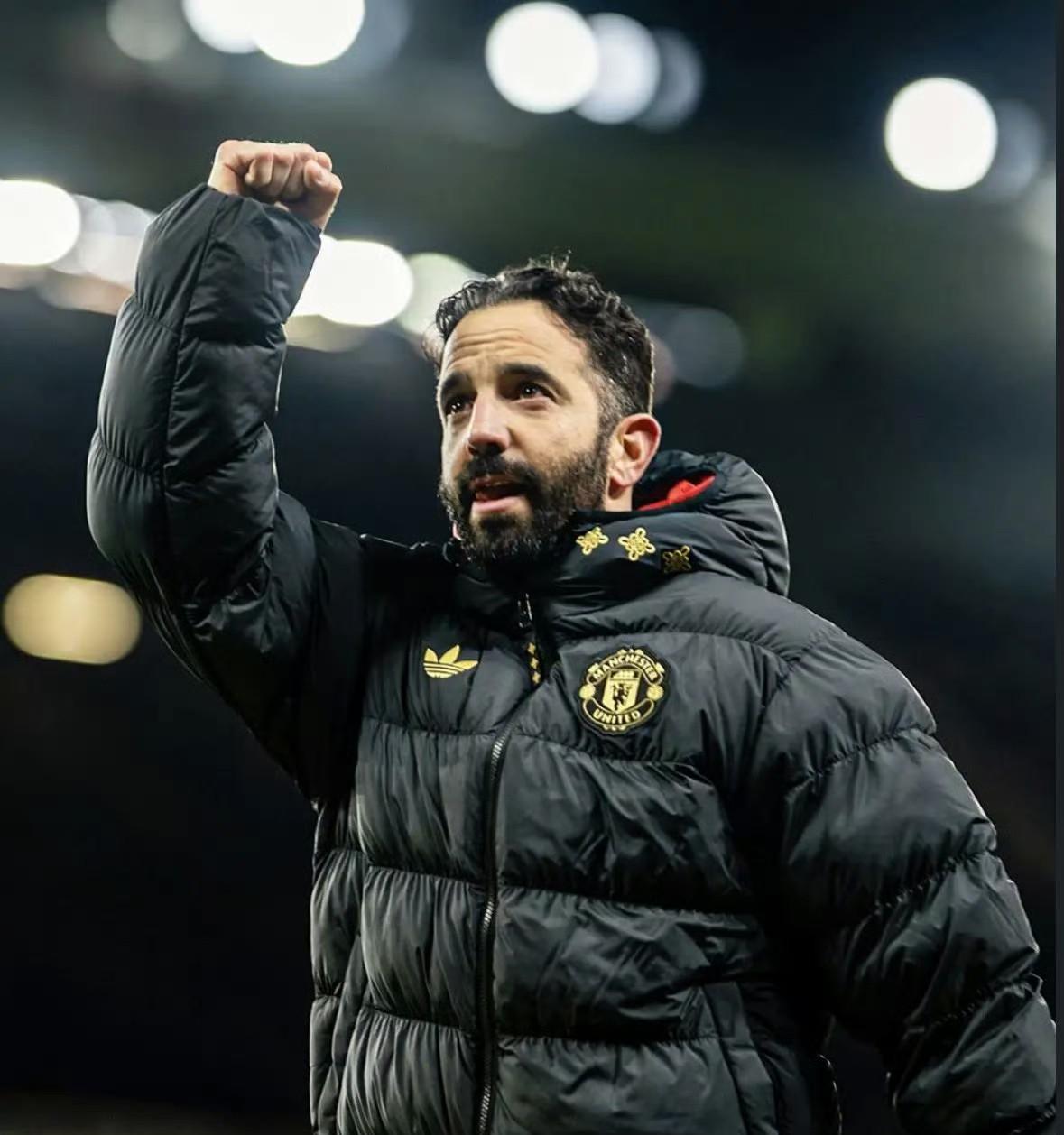 阿莫林下课，曼联管理层也该下课！曼联管理层终于忍住不对主教练阿莫林动刀了，上赛季