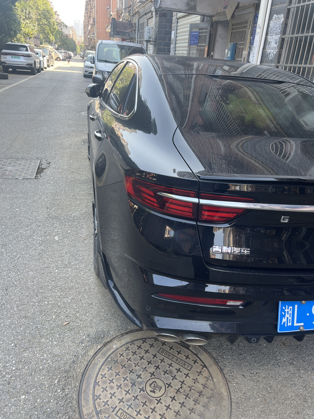 星瑞2023只此青绿
这个油膜总是有怎么回事，已经开了4万多公里，就做了保养期待