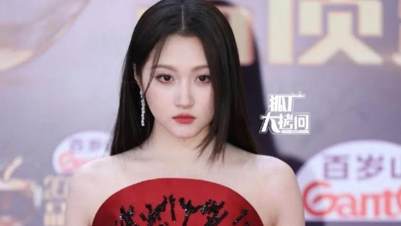 东方卫视盛典：星光下的波澜，刘亦菲、关晓彤与冯琳的台前幕后