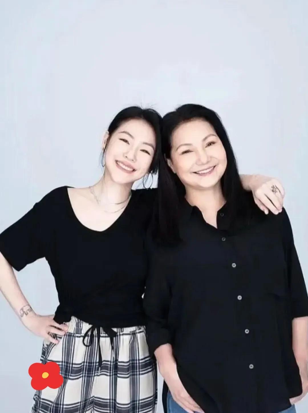 我表姐说：管太宽的家长真要不得！
小S妈妈黄春梅，全然不知女儿舆论艰难，还吐槽女