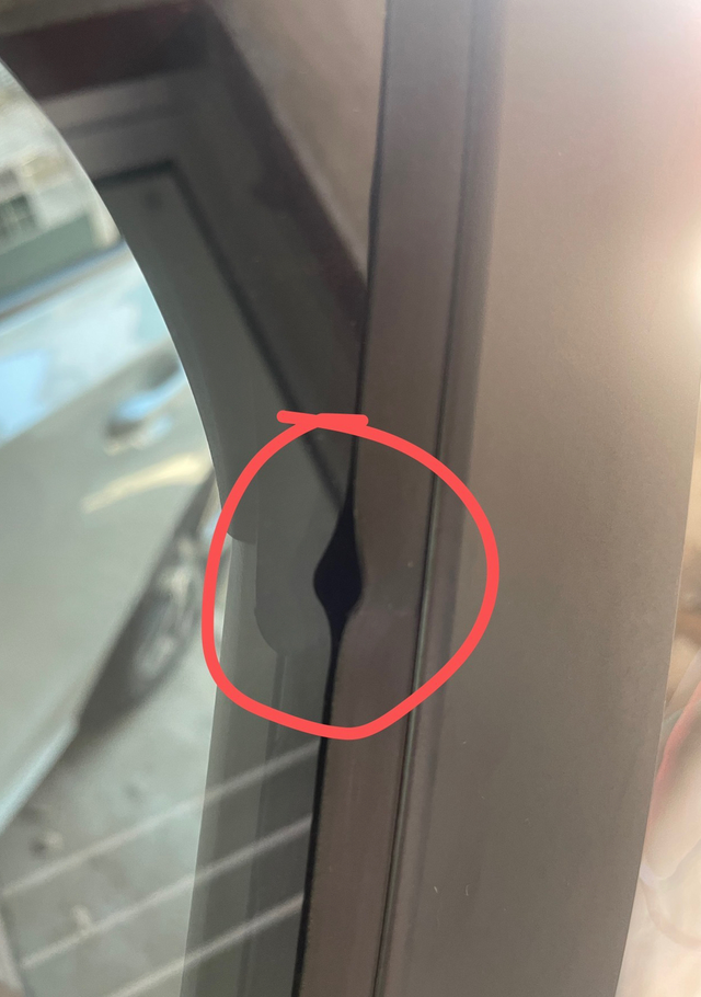 胶条凸起问题
不听音乐，70码以后主驾就漏风的感觉，感觉和这凸起有关，有没有去4