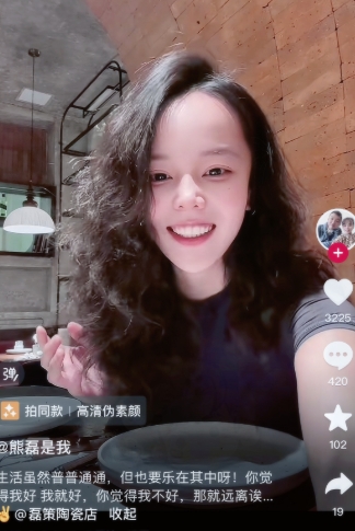 三石在直播间的那些话，听着就让人心里发堵。

冲着网友扯着嗓子喊，句句往人痛处扎
