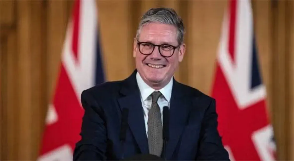 英国首相基尔·斯塔默爵士表示，尽管美国最近发表了种种言论，但他支持乌克兰加入北约
