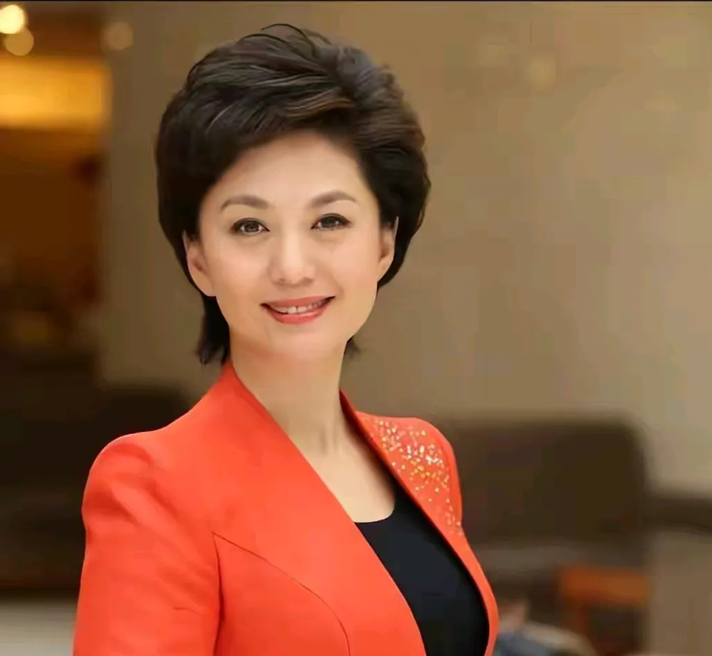 海霞素颜照曝光











不敢相信！著名主持人海霞，竟然素颜出镜了！