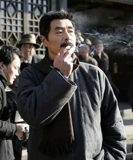 在鲁迅先生曾说：“荒田无可耕，一耕有人争。肚里无食无人知，身上无衣受人欺。合伙租