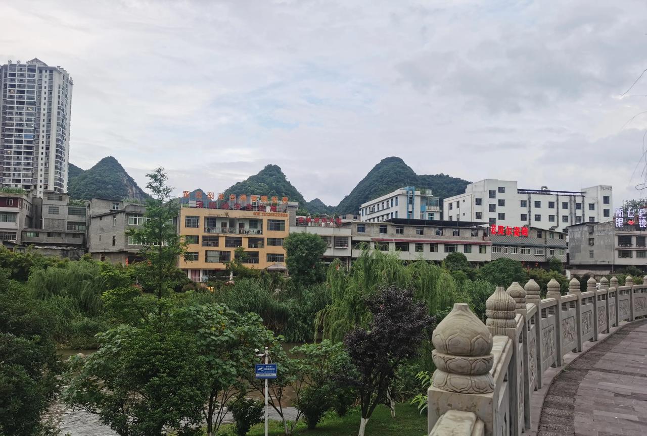 又是一年高考季
又是一年高考季，几家欢乐几家愁。虽然大学的尽头可能是外卖，但外卖