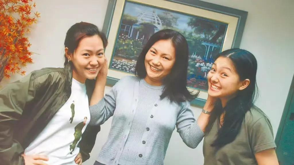 S妈身体状况不佳！大S闺蜜透露其失眠难以站立，小S也不容乐观！