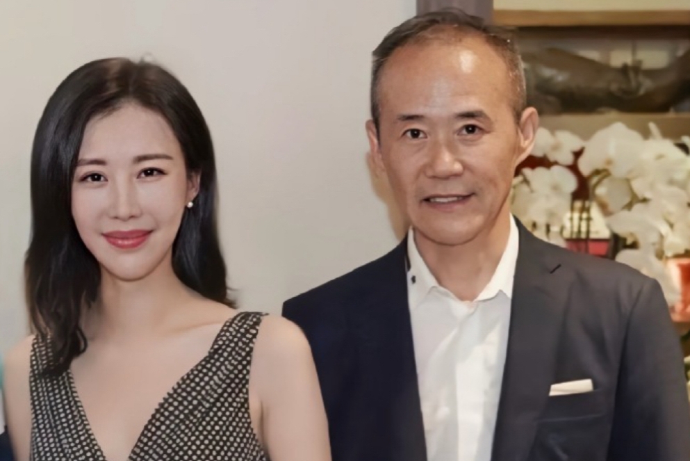 王石近和段永平的对话后劲很大。
王石自曝不成功。
田朴珺都把欲望写在脸上了，甚至