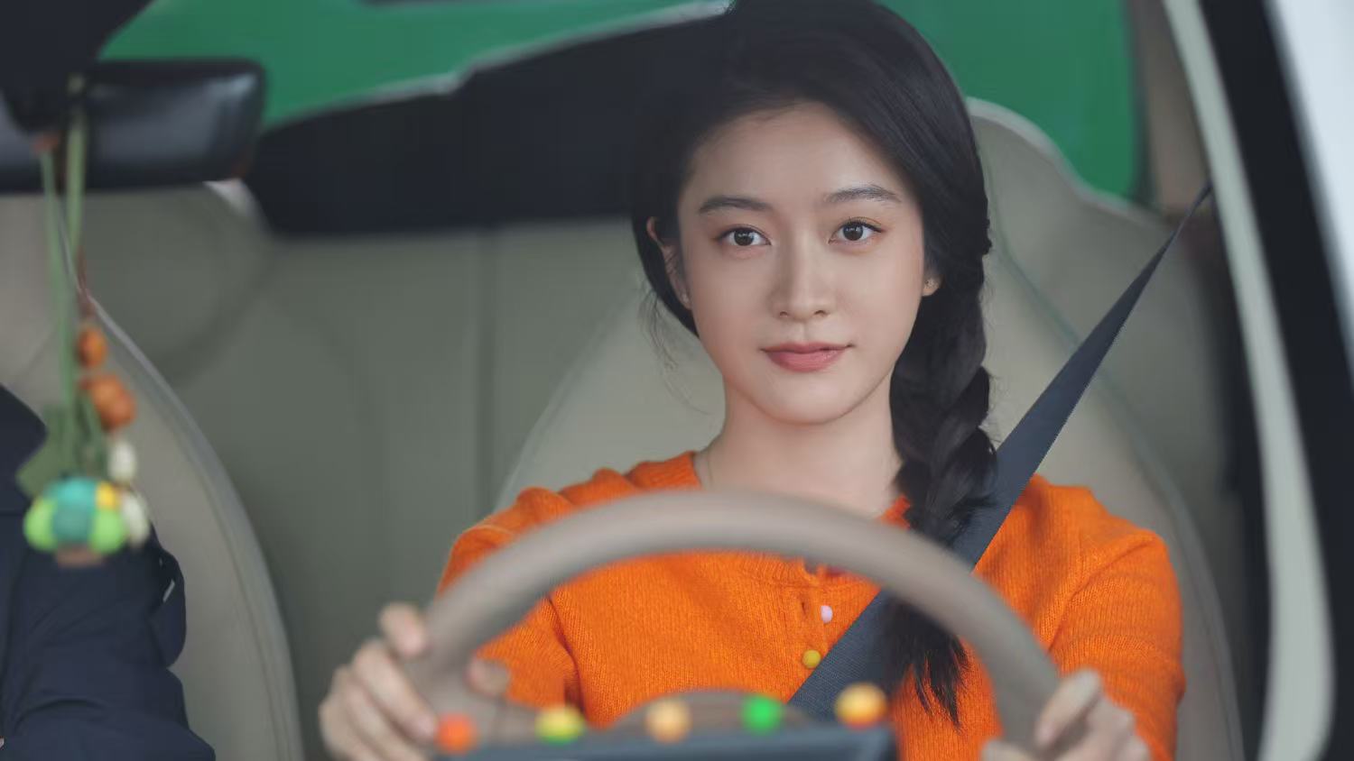 电视剧《看得见风景的窗》开播，能成爆款短剧吗？
由张雪迎、高至霆主演的微短剧《看