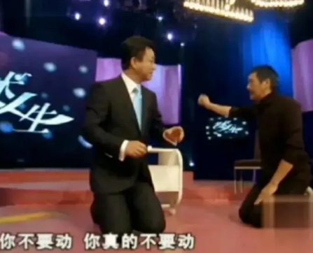 2009年，朱军问周润发：“当初胡玫导演到香港找你演孔子的时候，你什么感受？”