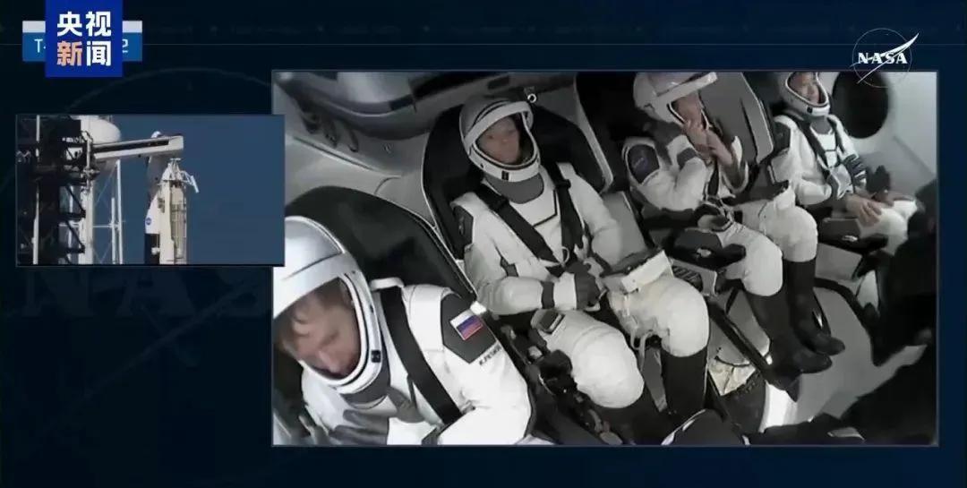 #如何看待NASA宇航员滞留太空9个月#
咦，不是说龙飞船已经带着四个新的宇航员