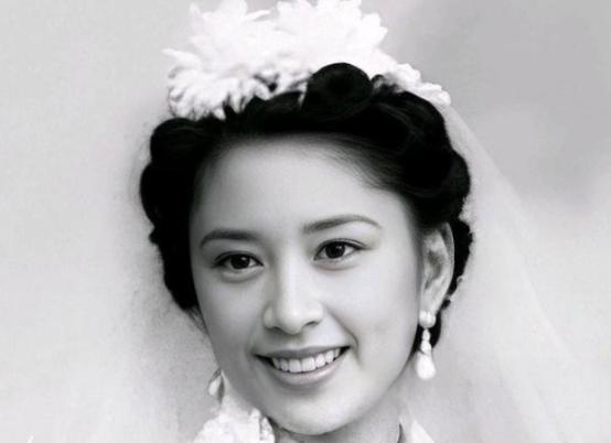 1966年，27岁的胡友松发现生理期没正常来，便问76岁的丈夫李宗仁怎么办，谁料