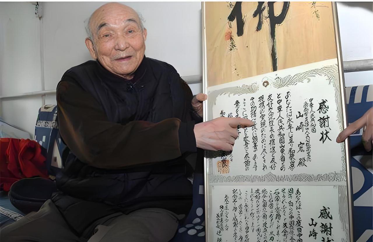 1945年，一个日本男子，免费给中国人看病30年，没想到，这善良的背后竟然隐藏着