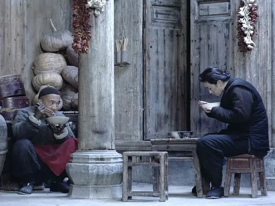   看了《菊豆》这部片子。    
 因为对经典的敬畏，更因为对沉重的恐惧。  