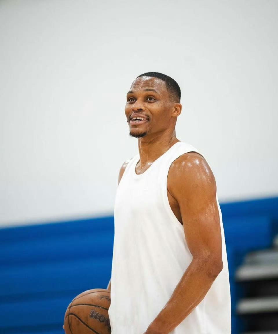 威少至今无球队问津，NBA生涯恐真正进入倒计时
上赛季常规赛13.3分6.1助攻