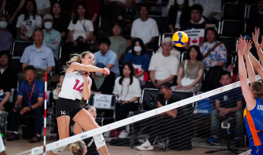 日本女排从荷兰手里血拼下来的一张4强门票，也算是保住了亚洲球队的尊严！但是凭什么