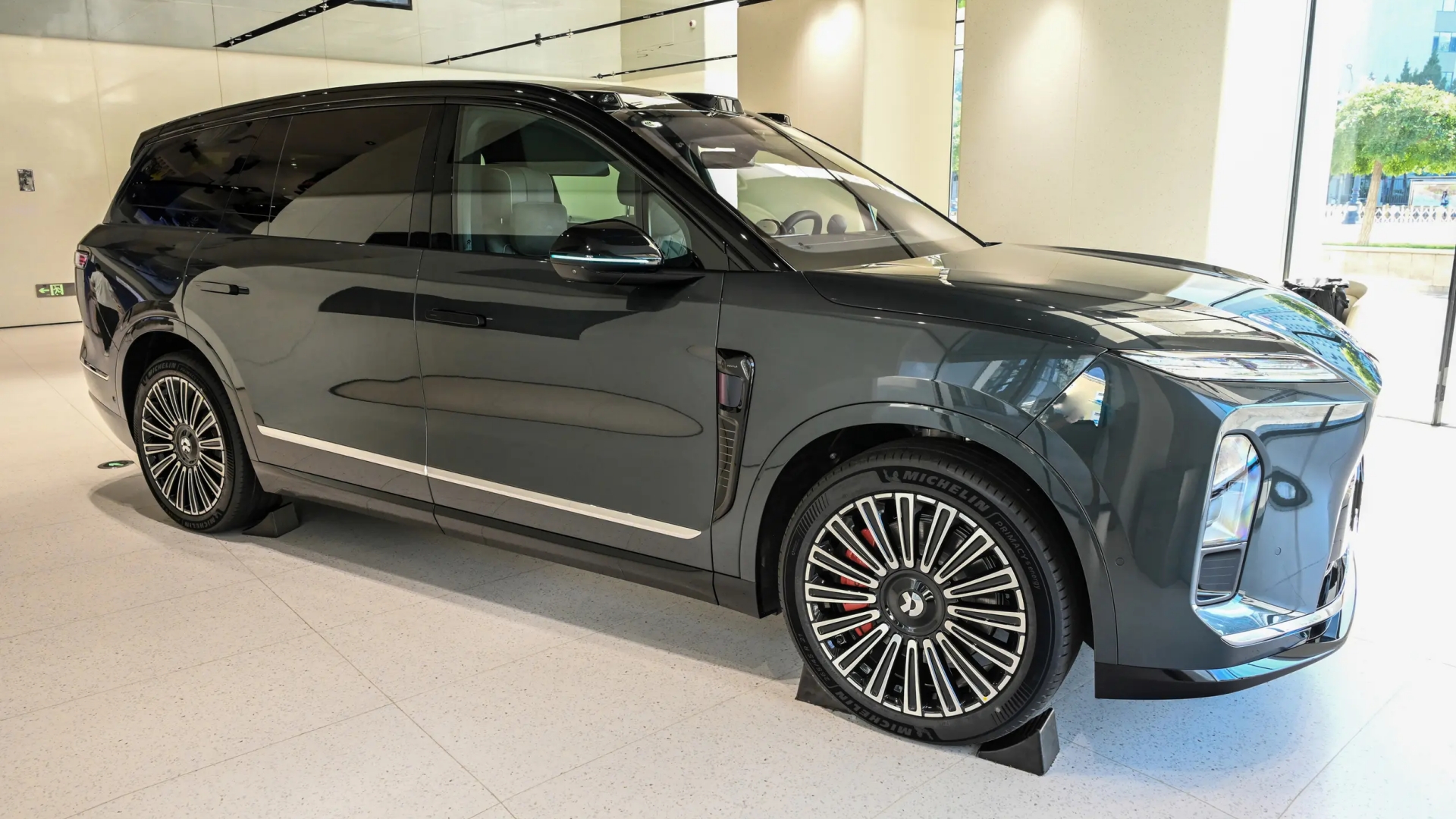 蔚来ES8不得不说的隐形开支，车上看着挺不错，修起来就遭老罪了