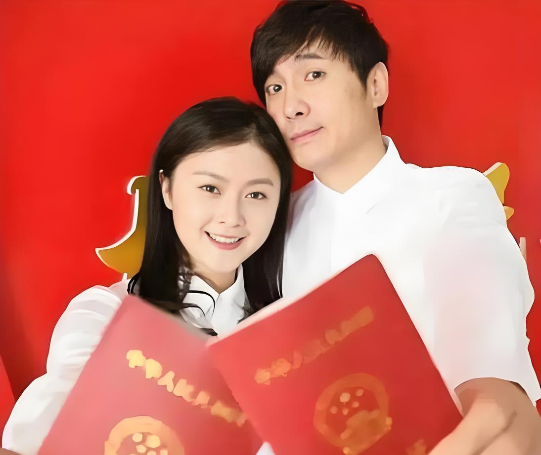 沈腾的老婆王琦，现在后槽牙都要咬碎了。
她为了“沈马CP”忍气吞声了大半辈子，