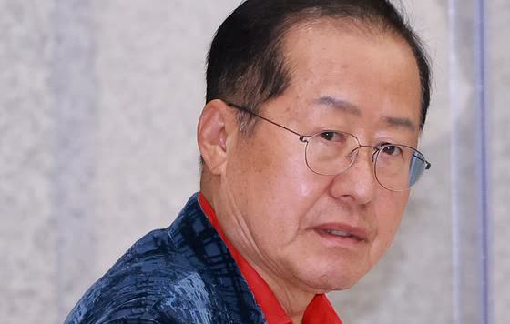 洪准杓痛批国民力量党：“装作保守政党，其实成了左派的玩物”

大邱前市长洪准