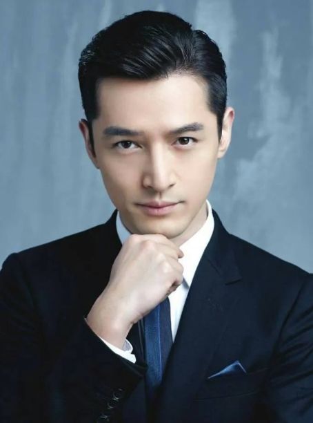 2013年，侯鸿亮对老乡黄晓明说：“最近在筹拍《琅琊榜》，有兴趣出演男一号梅长苏