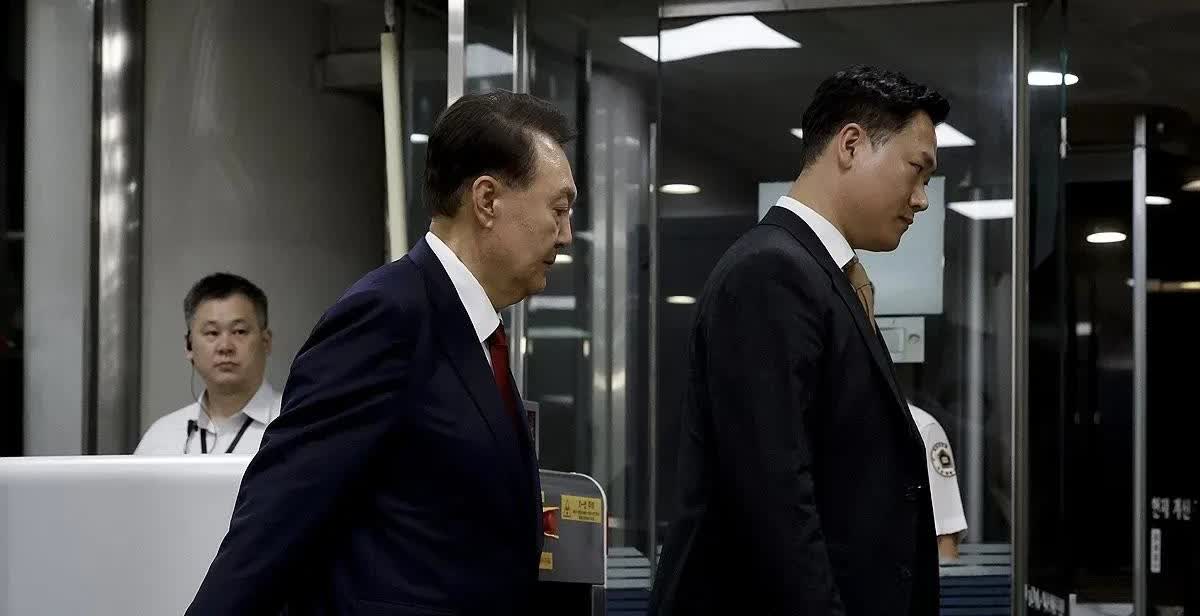 29日韩国金建希特检组对拒不接受首次传唤调查的尹锡悦前总统提出将采取强制调查，以
