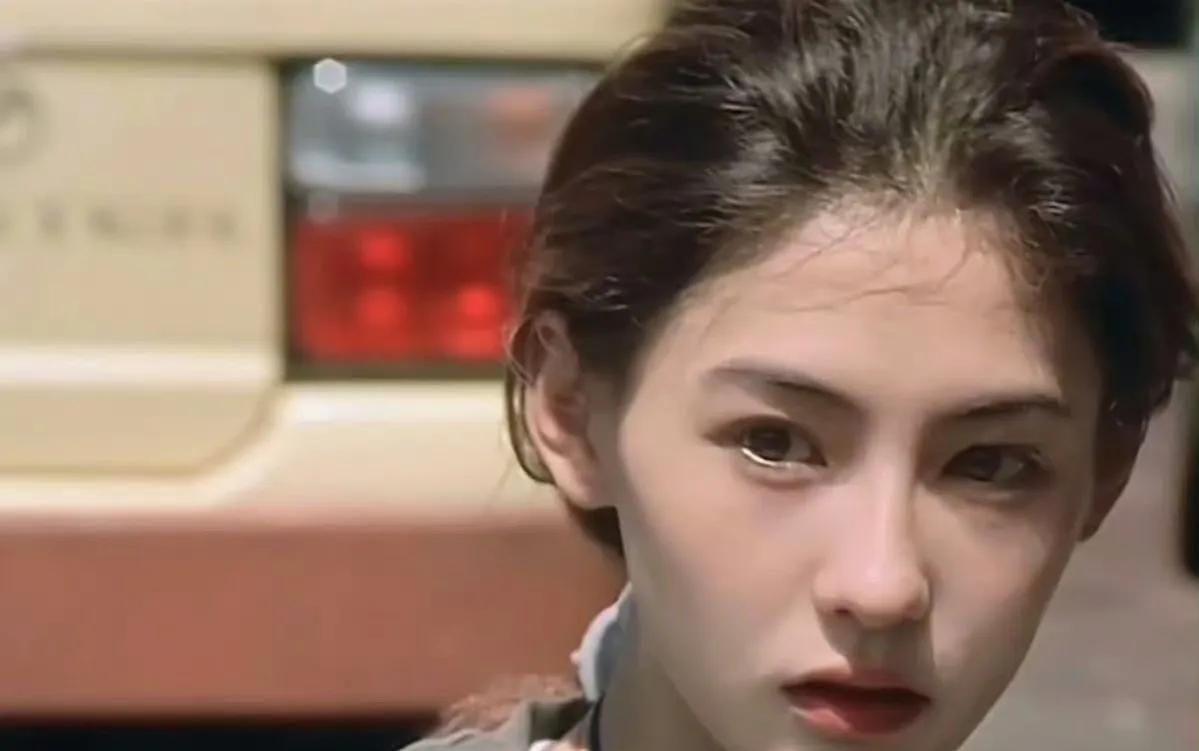 《从18岁到45岁！张柏芝惊艳蜕变，岁月不败美人的生动诠释》